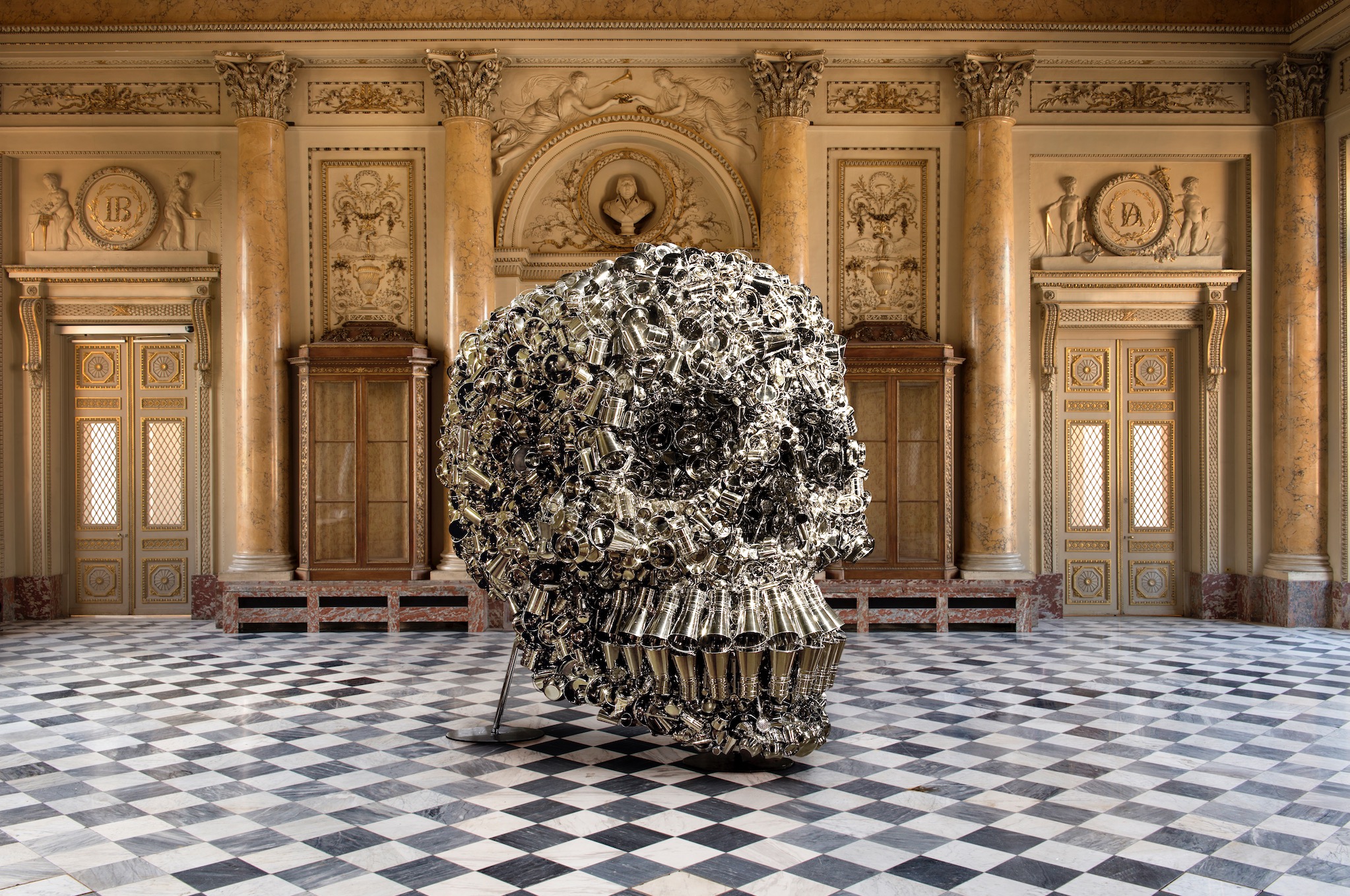 Subodh Gupta Very hungry god Collection F. Pinault - Nuit blanche 2006, Eglise St Bernard, Paris