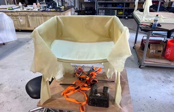 Mobilier cuir translucide, Studio Anne Holtrop